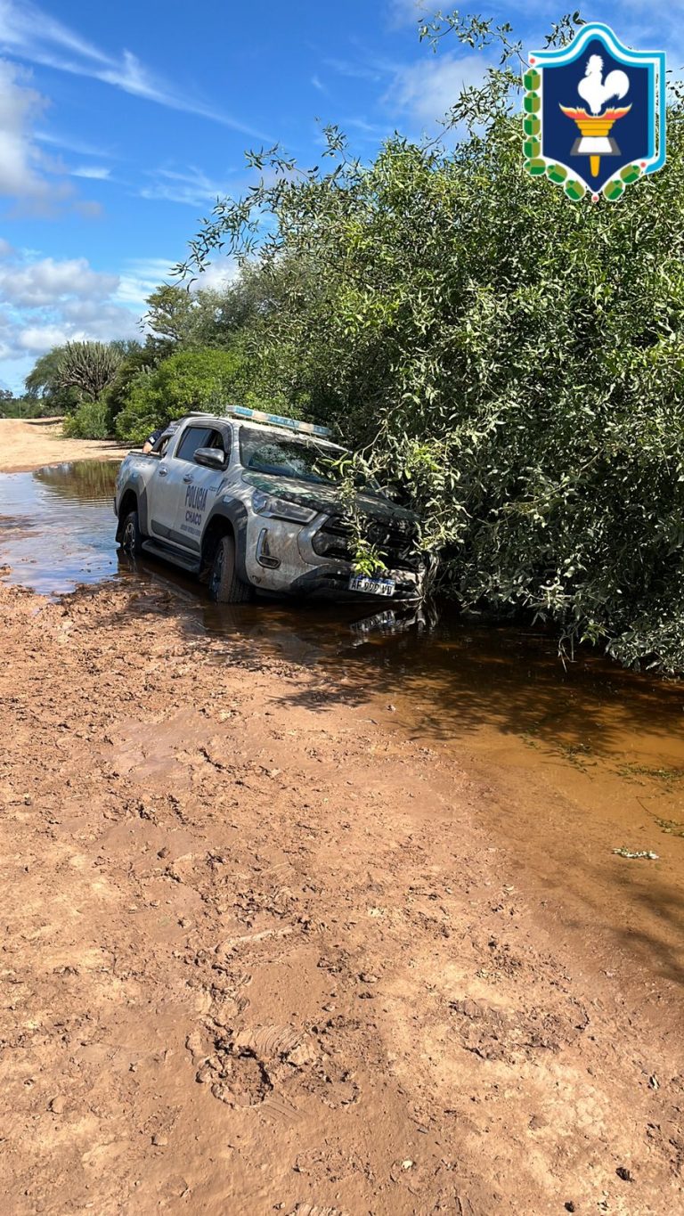 🔴 POLICIALES | Entre el agua y el barro: destacada labor policial en medio del avance del Río Bermejo