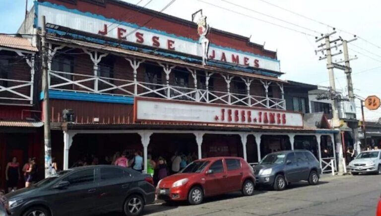El adiós a un icono de isidro Casanova: comenzó la demolición de Jesse James y estallaron las redes