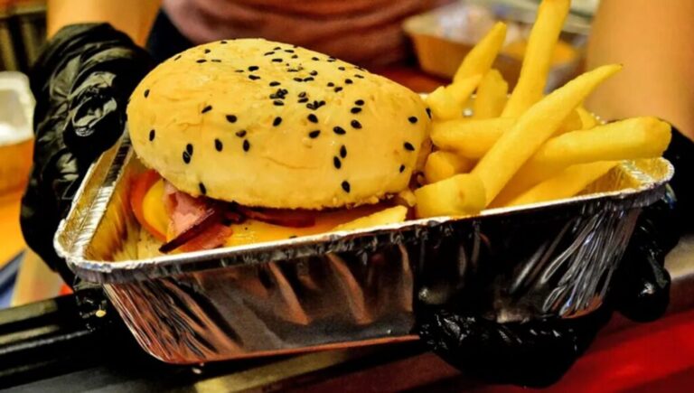 Escobar celebra el Día de las Hamburguesas: los descuentos que habrá y qué combos se podrán conseguir