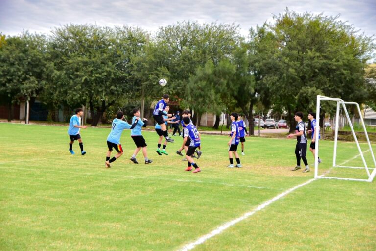 馃敶 S脕ENZ PE脩A | Comenz贸 el Torneo Intercolegial de F煤tbol y V贸ley organizado por la Direcci贸n de la Juventud