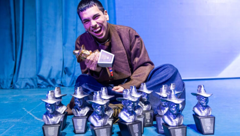 Milo J, el músico más joven en ganar el Carlos Gardel de oro: la vida del pibe que ama Morón, disfruta en familia y es la voz del GBA