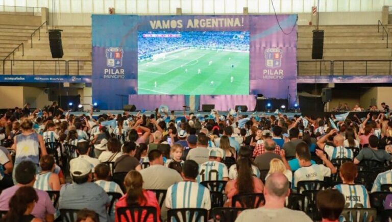 Analizan poner pantallas gigantes en puntos clave del GBA para ver el Mundial 2026: cómo es el plan de la AFA