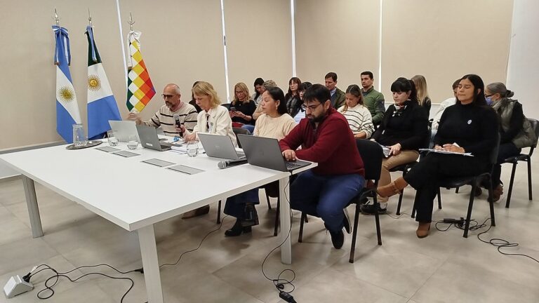 🔴 PROVINCIALES | Educación capacita en carga de títulos digitales a escuelas secundarias e institutos superiores