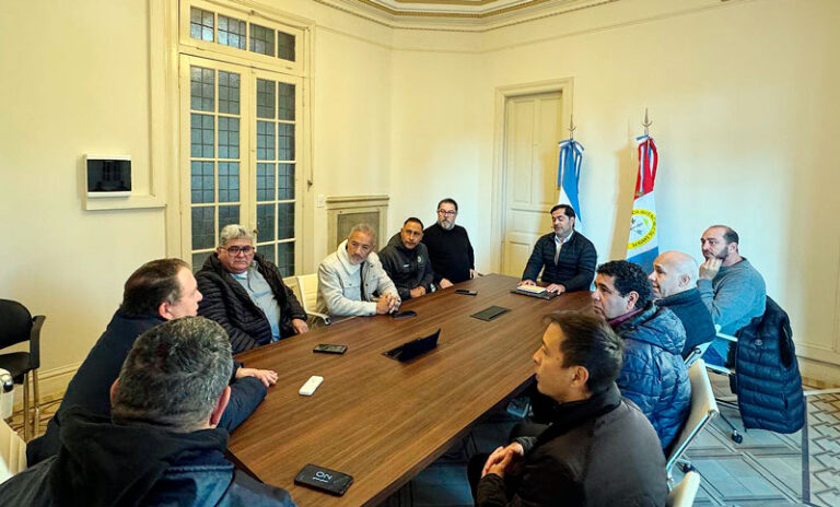 Transportistas rosarinos alertan por la seguridad en la Hidrovía y el riesgo laboral en Intercargo