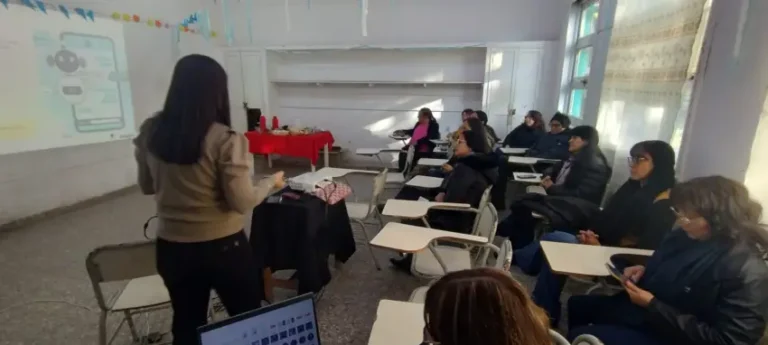 🔴 LOCALES | Una escuela de Sáenz Peña creó un chatbot con IA para acompañar a sus alumnos