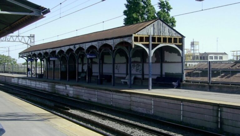 Tren Roca: tras dos años y medio paralizadas, relanzan las obras en una estación clave para los usuarios