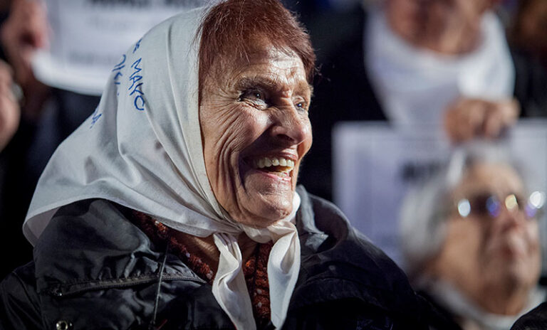 Murió Taty Almeida, histórica referente y presidenta de Madres de Plaza de Mayo