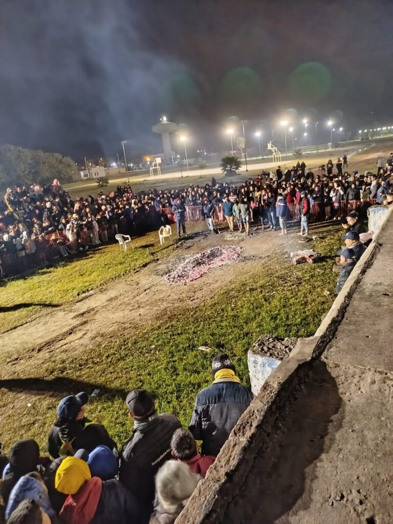 🔴 POLICIALES | Con total normalidad finalizó el tradicional cruce de brasas por el Día de San Juan en Presidencia de la Plaza