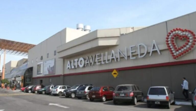 Vacaciones de invierno: el shopping Alto Avellaneda ofrecerá la pista de hielo más grande de Buenos Aires