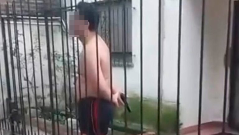 Locura en Quilmes: fueron a podar un árbol en el frente de su casa y amenazó con un arma a la cuadrilla municipal