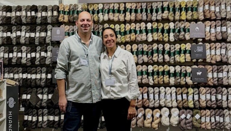 Escobar: los emprendedores que se conocieron estudiando Economía y hoy producen lanas de las más reconocidas del país