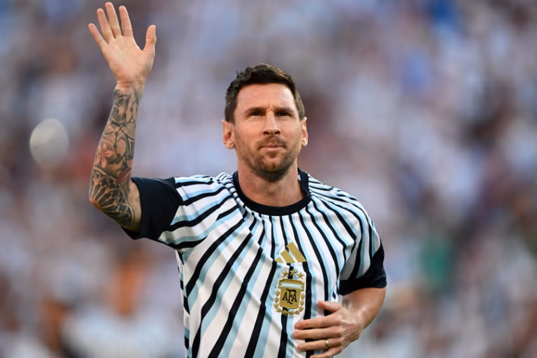 🔴 DEPORTES | Lionel Messi llegó a Rosario para pasar unos días con su familia