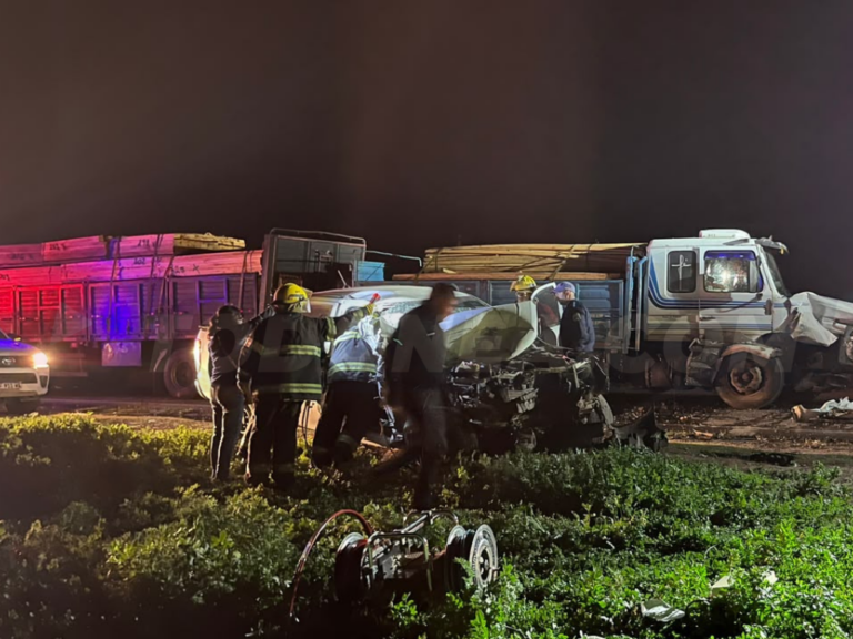 🔴 POLICIALES | Pampa del Infierno: investigan un choque entre un camión cargado con madera y una camioneta