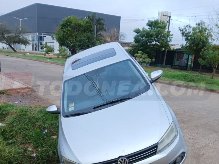 🔴 SÁENZ PEÑA | Encontraron un auto abandonado en una cuneta y buscan determinar qué ocurrió