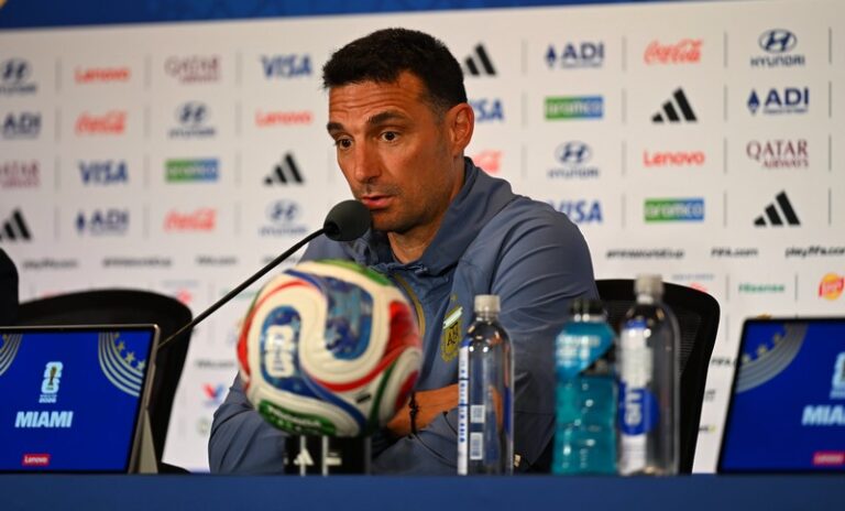 Scaloni festejó cien partidos al mando de la selección y afirmó: «Jugamos con el corazón»