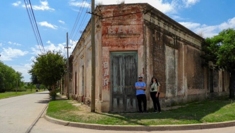 La pareja influencer de La Matanza que se enamoró de un pueblito y ahora promueve el turismo en pequeños parajes