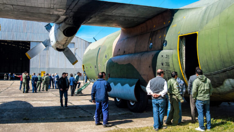 El Museo Nacional de Aeronáutica abre sus puertas para conocer un histórico avión sin reserva previa