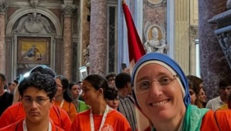La Leoncita del SIC que se hizo monja, vive en un convento en Suiza y sigue el hockey por streaming