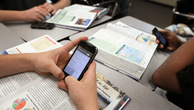 Piden que se implemente en la Provincia la restricción de uso de celulares en escuelas primarias sancionada por ley