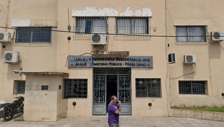 Es de Ituzaingó, tiene 70 años y la detuvieron por vender cadenas de oro falsas: pidió permiso para irse de vacaciones