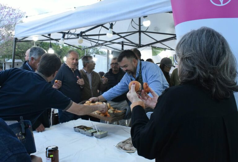 🔴 PROVINCIALES | El programa Ñande acompañó a los pequeños productores en la Expo Frutihortícola