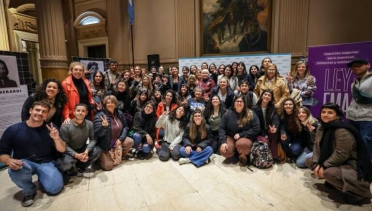 Violencia digital en las escuelas: el Senado bonaerense aprobó con cambios la «Ley Ema» y el proyecto vuelve a Diputados
