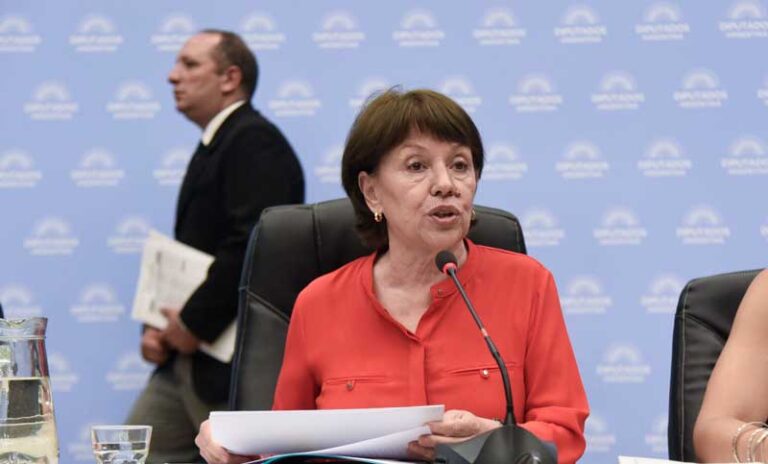 Blanca Osuna denunció un fuerte retroceso en educación y acusó al Gobierno de incumplir leyes