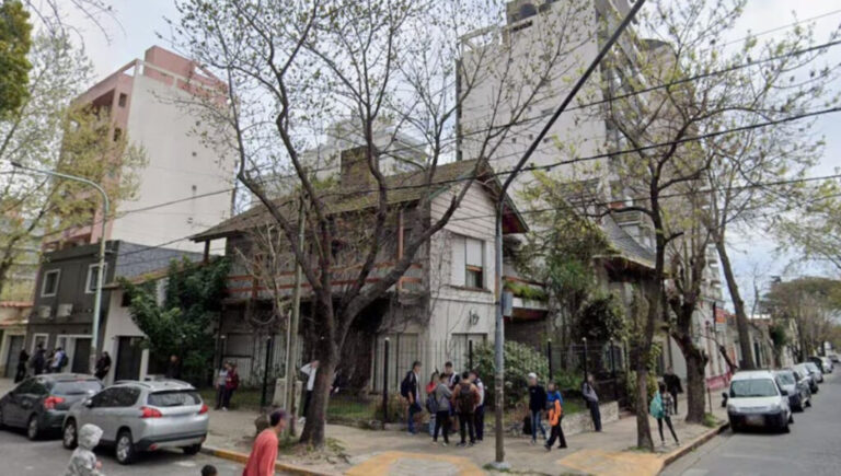 El dramático relato de la madre del bebé que murió tras caerle una palta en la cabeza en Quilmes
