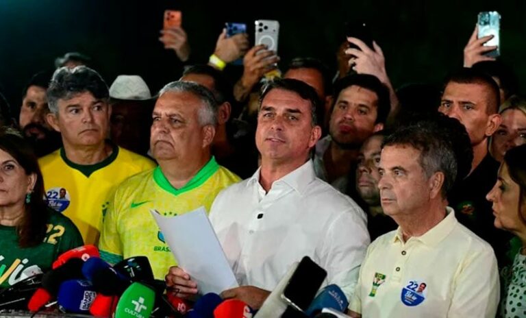 Brasil: tras la derrota electoral la Justicia le prohibió salir del país a Flávio Bolsonaro