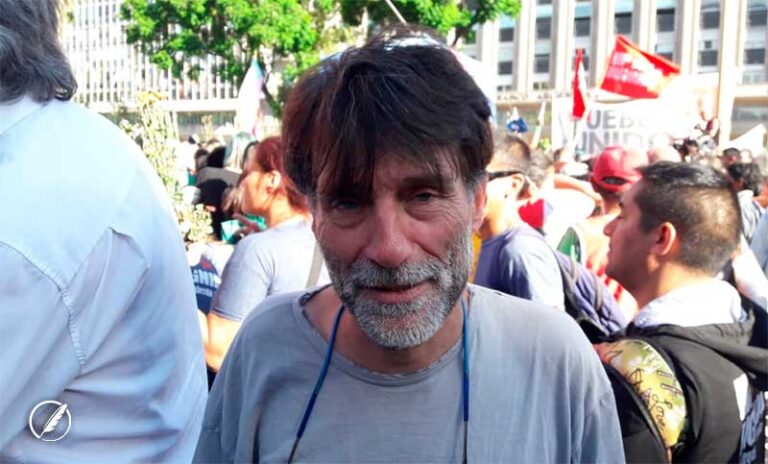 Detuvieron al padre Paco Olveira en la marcha de jubilados